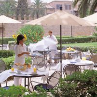 Slunečník neslouží pouze jako ochrana před sluncem, měl by mít i další důležité vlastnosti