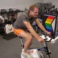 Zuřivý reportér v showroomu Kettler