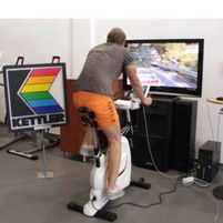 Zuřivý reportér v showroomu Kettler
