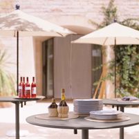 Slunečník neslouží pouze jako ochrana před sluncem, měl by mít i další důležité vlastnosti