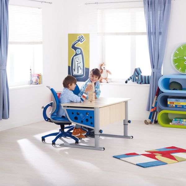 LOGO PLUS, rostoucí dětský psací stůl