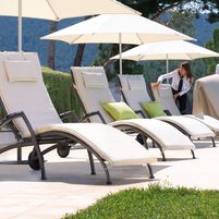 Slunečník neslouží pouze jako ochrana před sluncem, měl by mít i další důležité vlastnosti