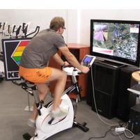 Zuřivý reportér v showroomu Kettler